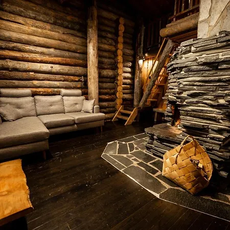 Semesterbostad Varjokelo