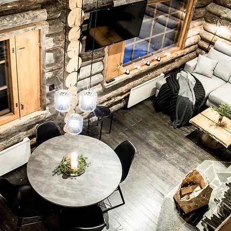 Semesterbostad Varjokelo